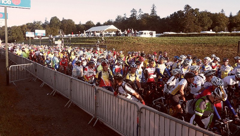 2011-08-26 04 01 Rando Plouay Attente du depart des parcours cyclotouristes.jpg